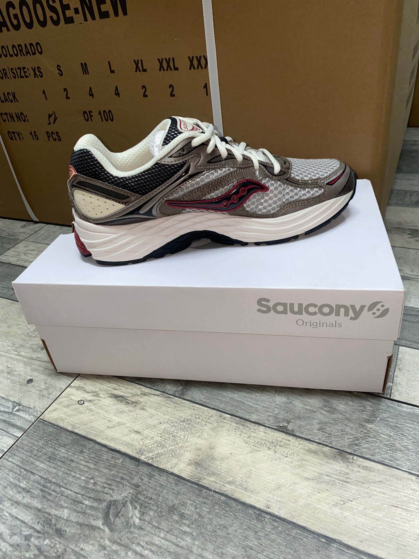 SAUCONY - Progrid Omni9 BROWN/RED