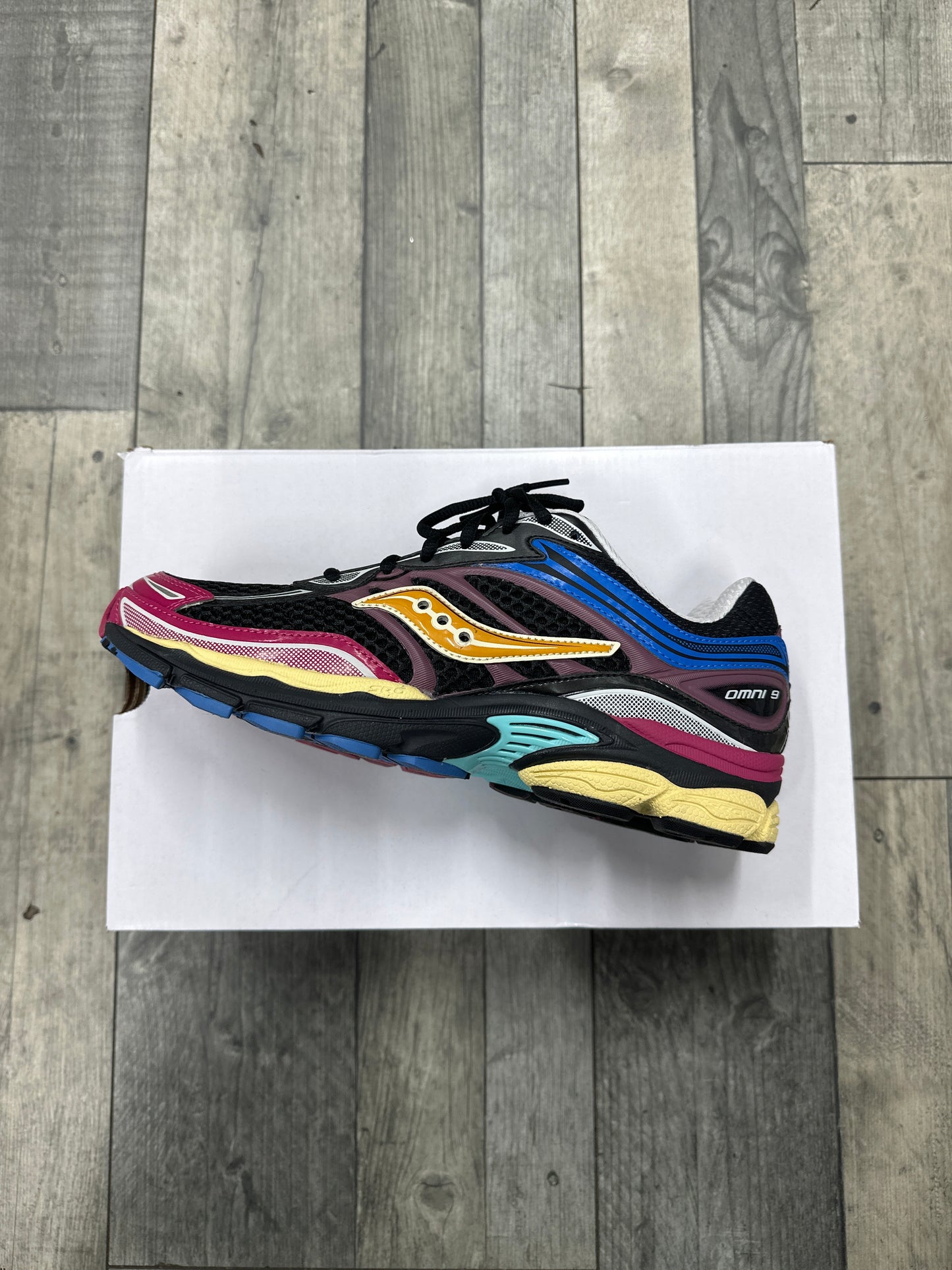 SAUCONY - Exclusivité FOOTLOCKER // Progrid Omni9 Black / Multi ( S70739-65 )