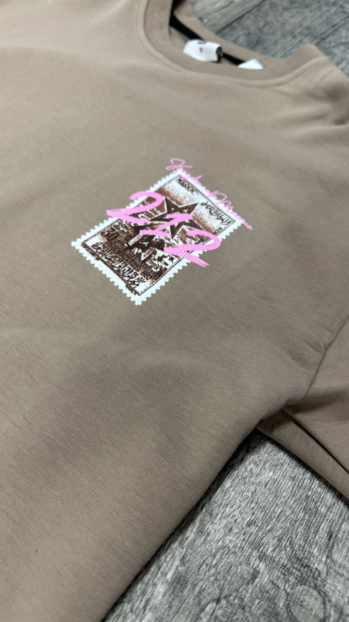 T-SHIRT - KINGDOM OF MORROCO - Timbre +212 - “TAUPE”