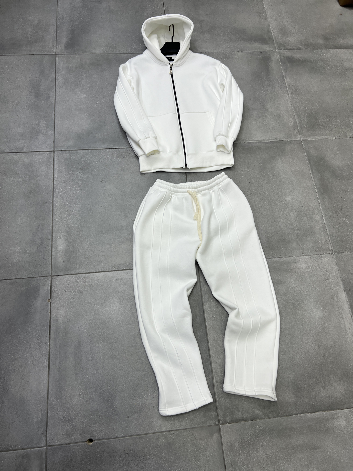 Ensemble Survêtement Blanc Unisexe – Hoodie Zippé + Pantalon Relax – Style Minimal & Confort
