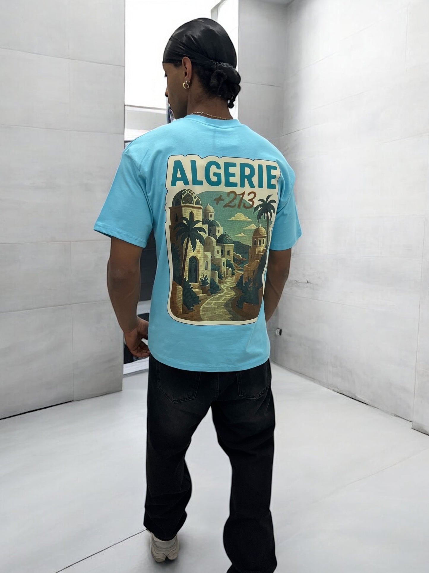 T-shirt “ALGERIE +213” – Visuel Vintage Palais & Palmiers (Bleu Ciel)