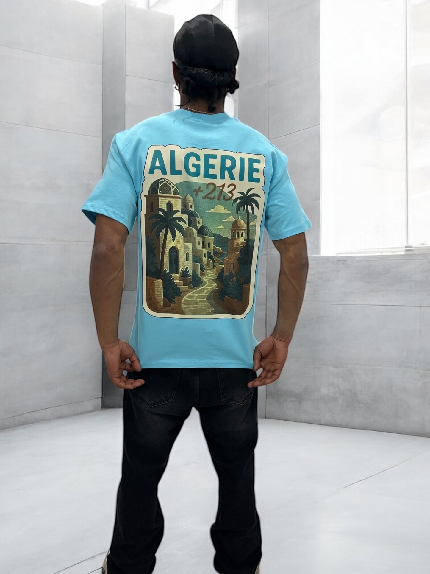 T-shirt “ALGERIE +213” – Visuel Vintage Palais & Palmiers (Bleu Ciel)