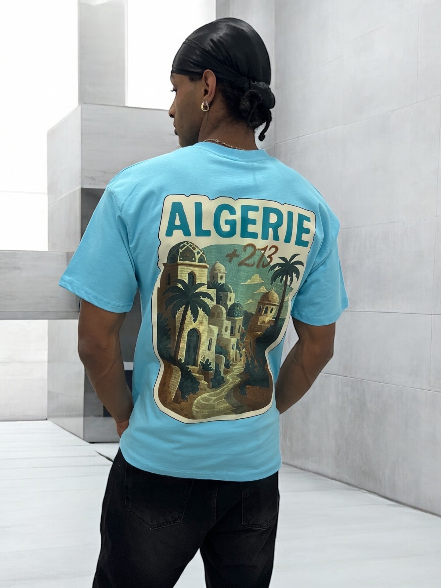 T-shirt “ALGERIE +213” – Visuel Vintage Palais & Palmiers (Bleu Ciel)