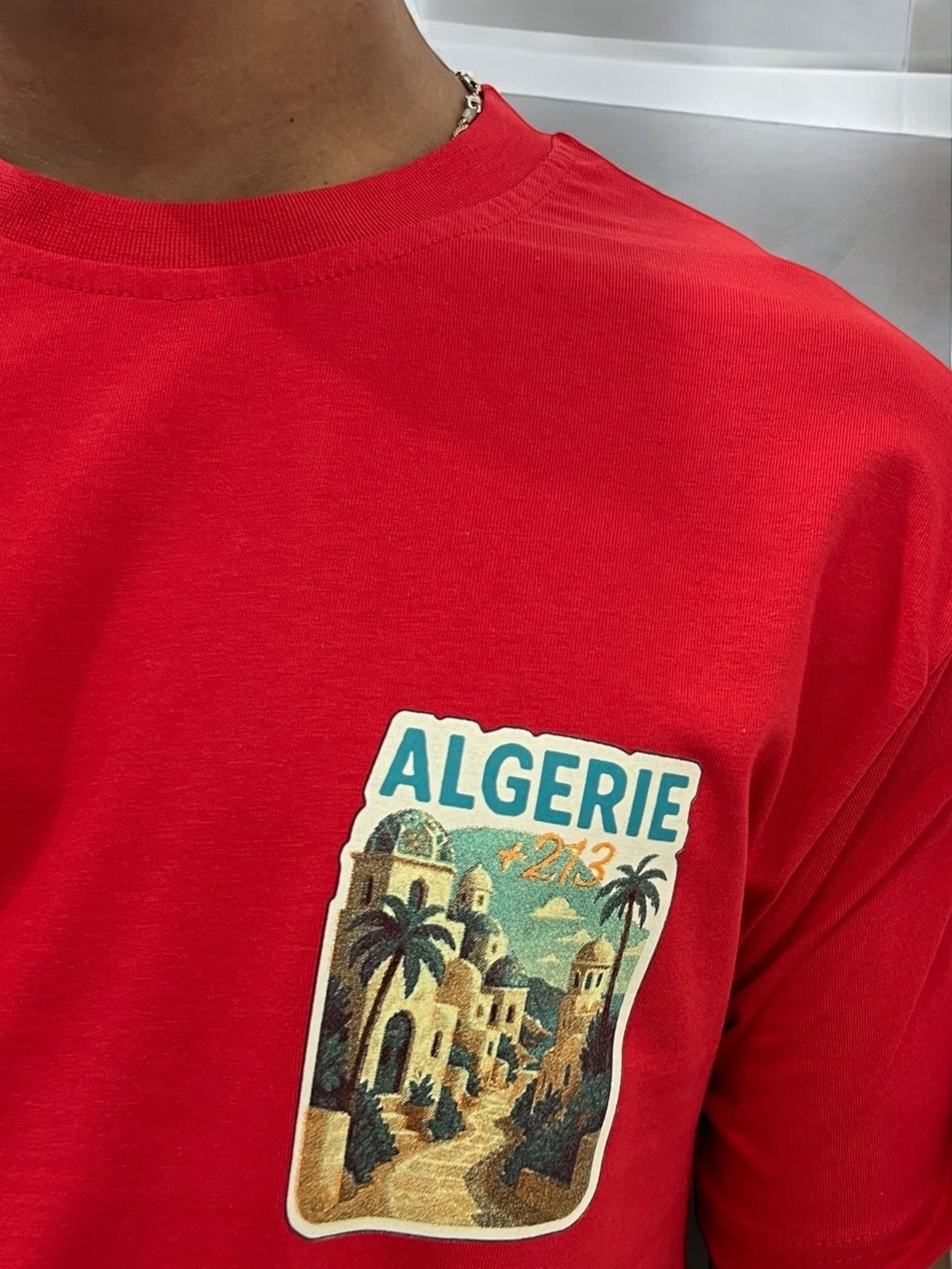 T-shirt “ALGERIE +213” – Visuel Vintage Palais & Palmiers (Rouge)