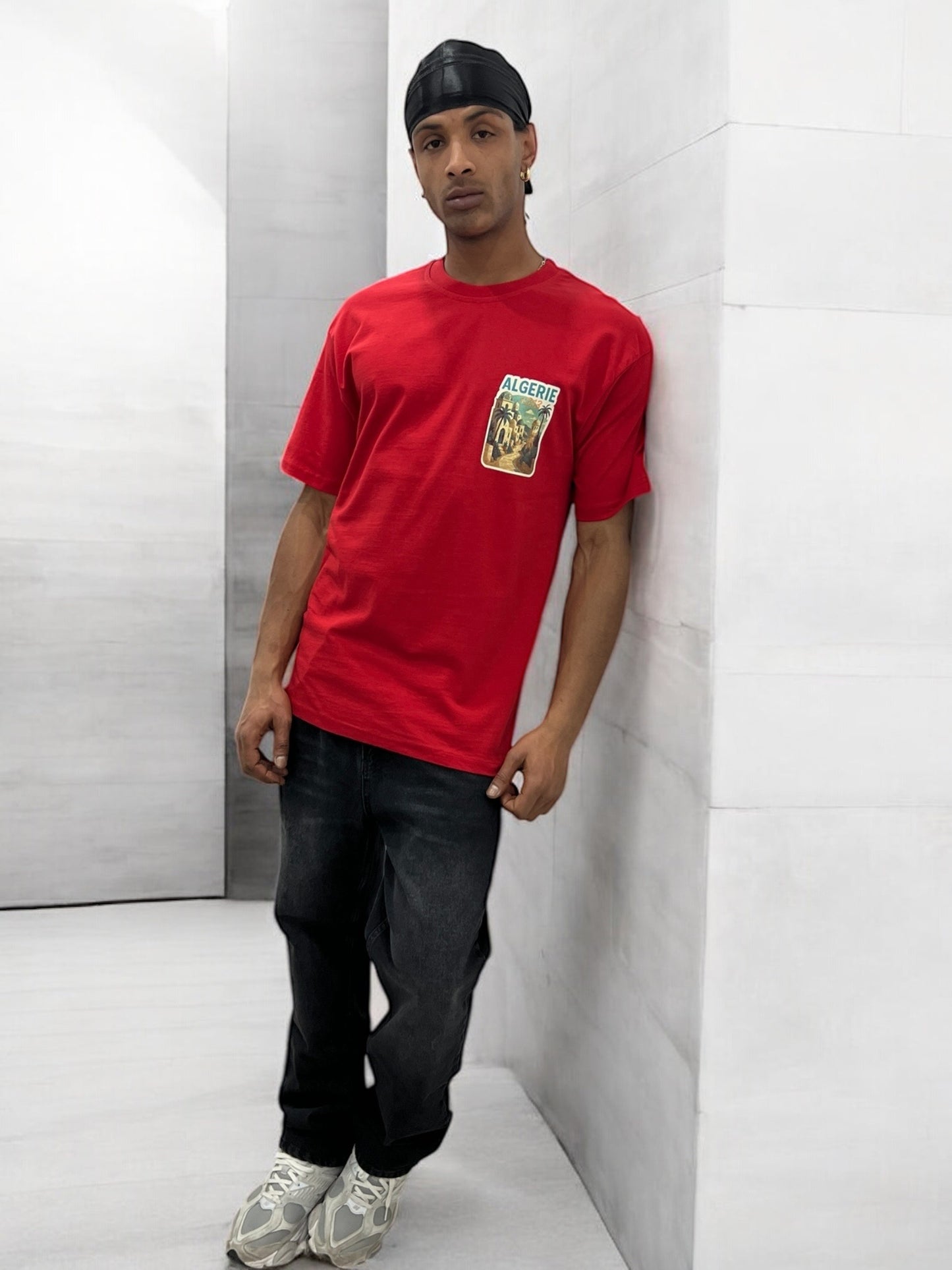 T-shirt “ALGERIE +213” – Visuel Vintage Palais & Palmiers (Rouge)