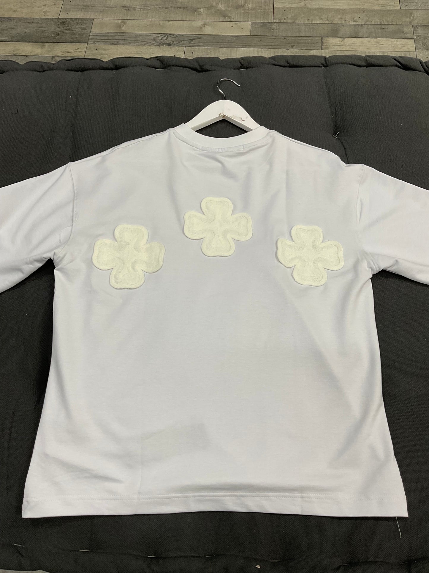 T-shirt Oversize Trèfles Brodés – Blanc cassé