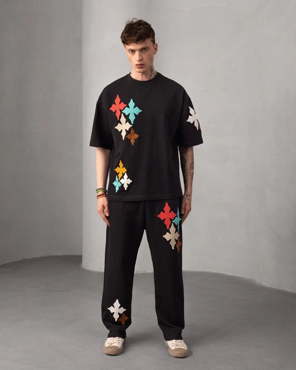 Ensemble Oversize Brodé – Patch Croix Multicolores (Noir)