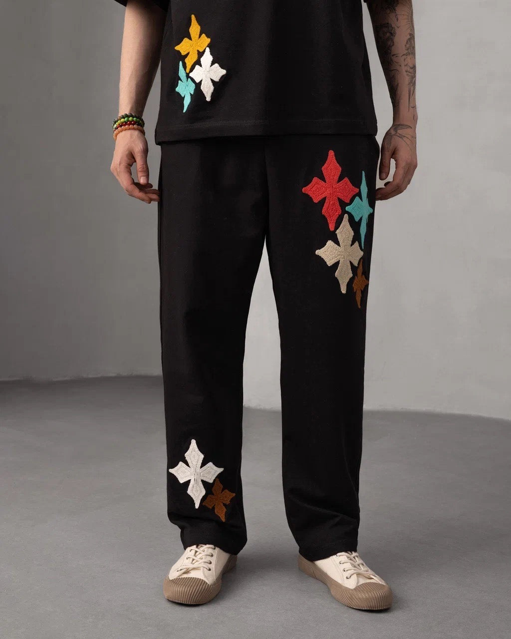 Ensemble Oversize Brodé – Patch Croix Multicolores (Noir)