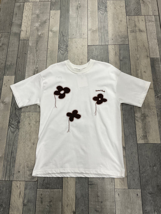 T-shirt blanc à fleurs brodées – Connect Studios | Streetwear 2025
