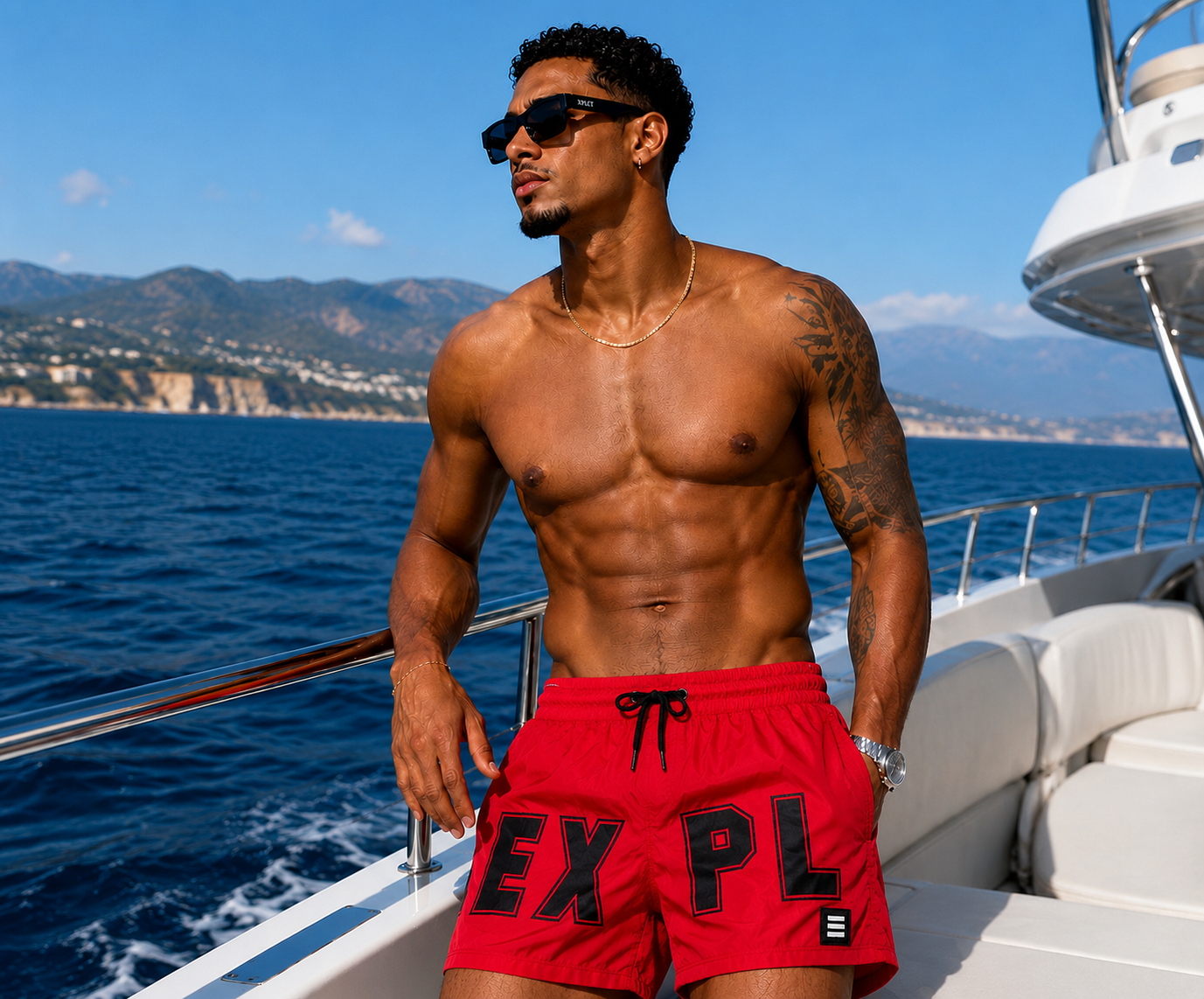 XPLCT STUDIOS Swim Short Logo Rouge – Short de Bain Premium Homme