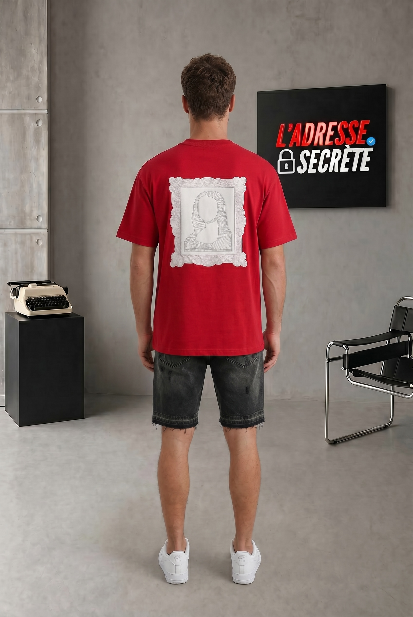 T-shirt ‘Louvre Edition’ – Mona Lisa rouge vif intense type Crimson Red / Racing Red.