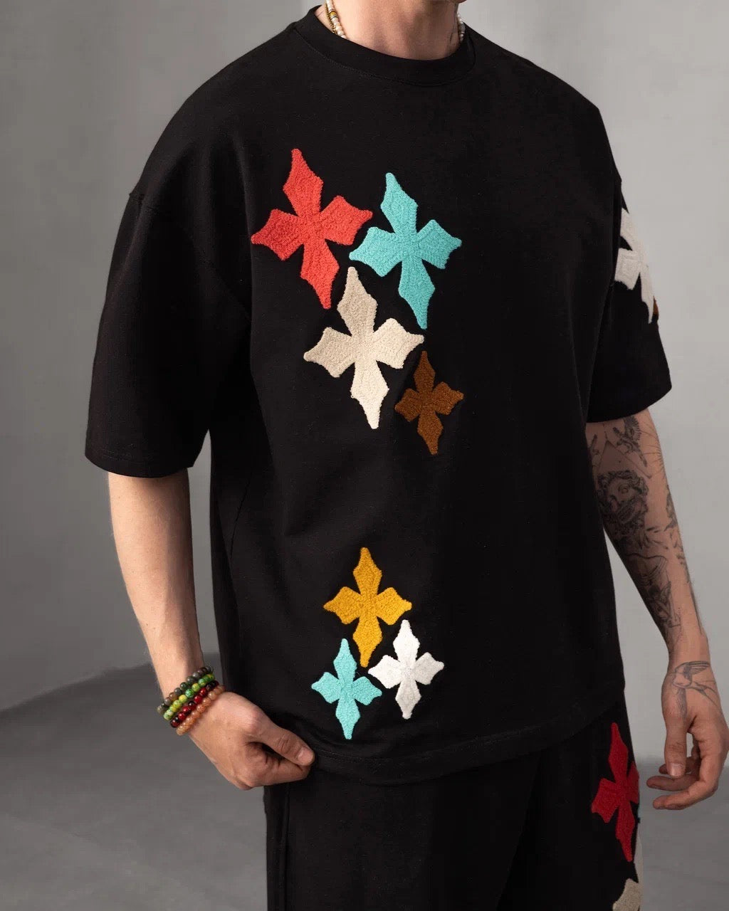 Ensemble Oversize Brodé – Patch Croix Multicolores (Noir)