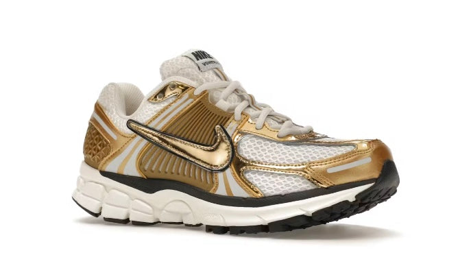 Nike zoom vomero 5 doré
