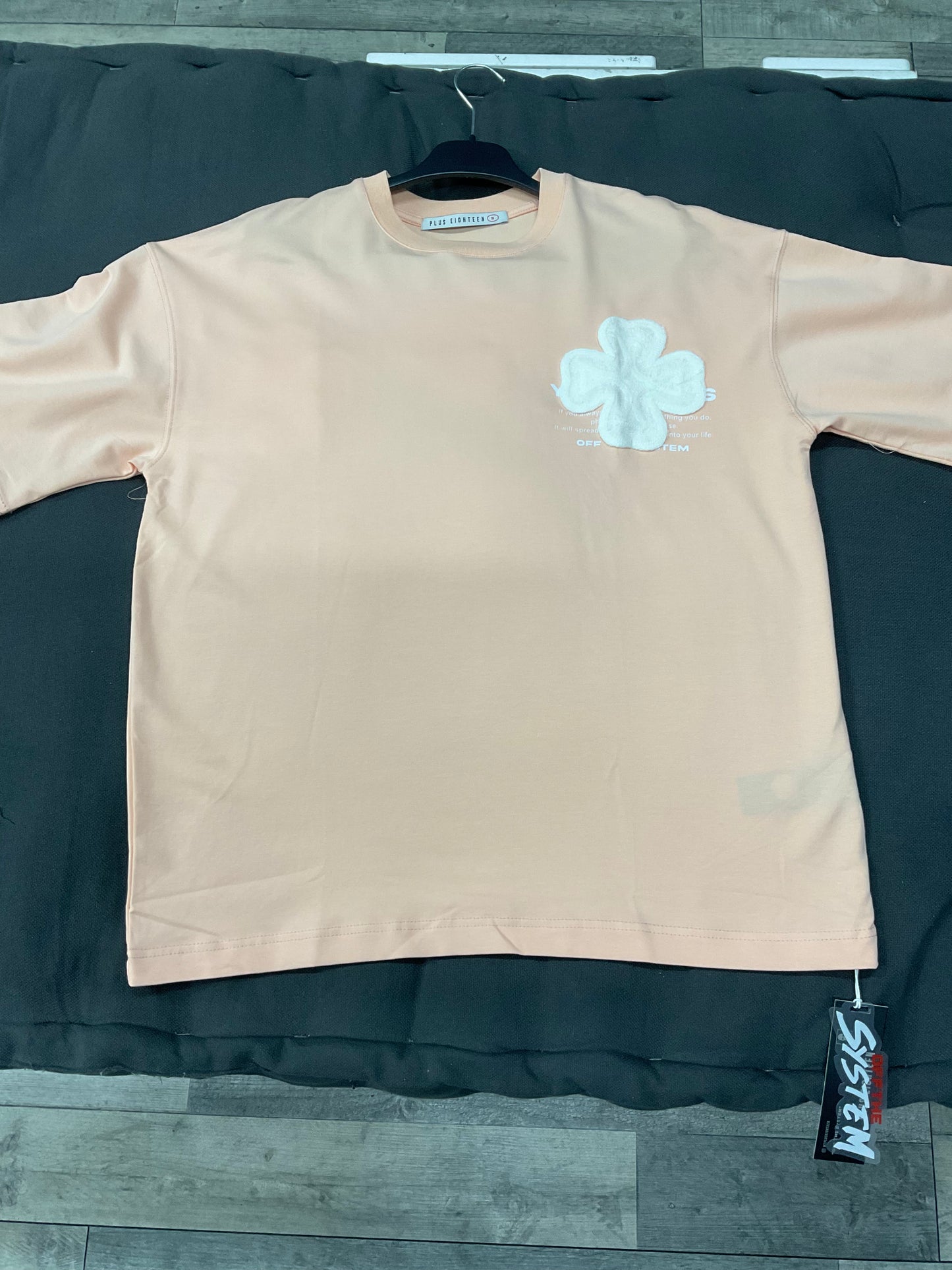 T-shirt Oversize Trèfles Brodés – saumon