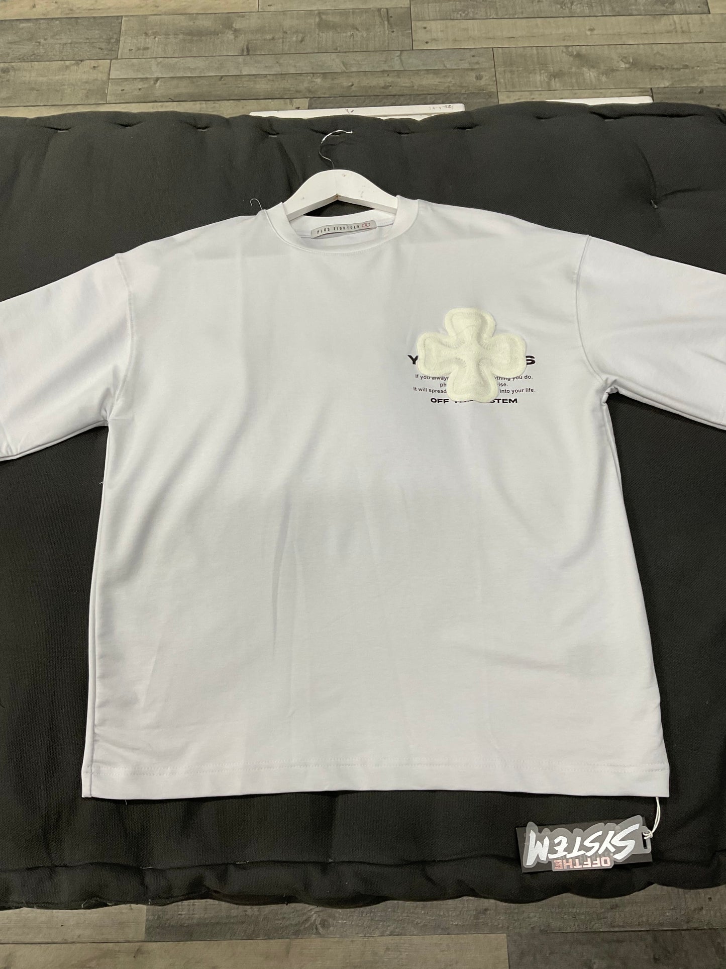 T-shirt Oversize Trèfles Brodés – Blanc