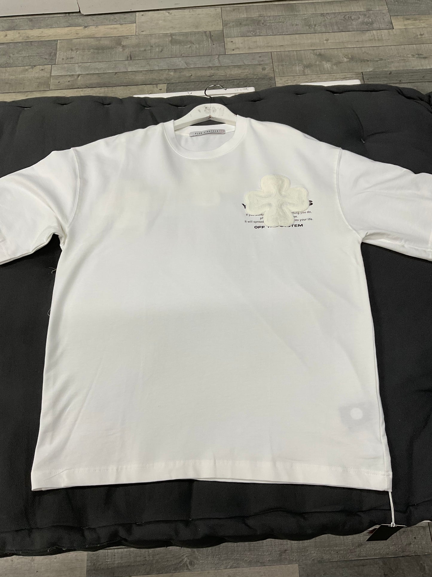 T-shirt Oversize Trèfles Brodés – Blanc cassé