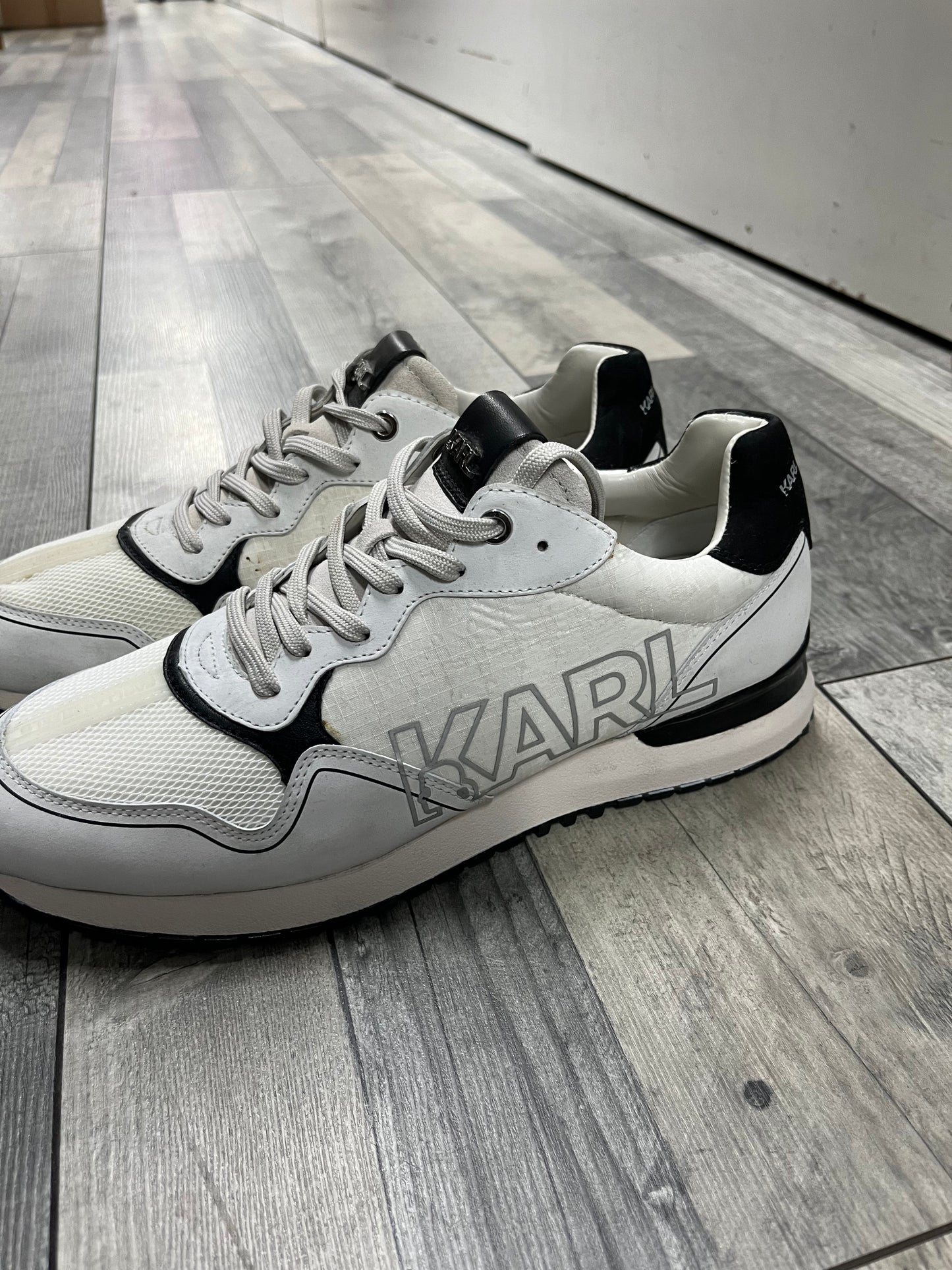 Karl Velocitor Grey