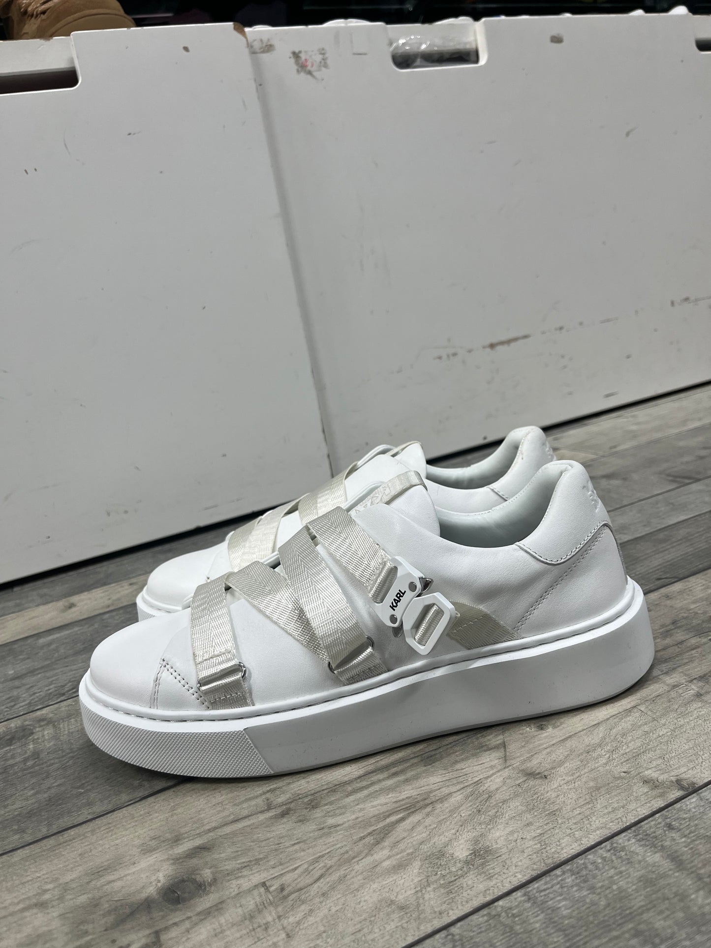 Karl Maxi Kup White