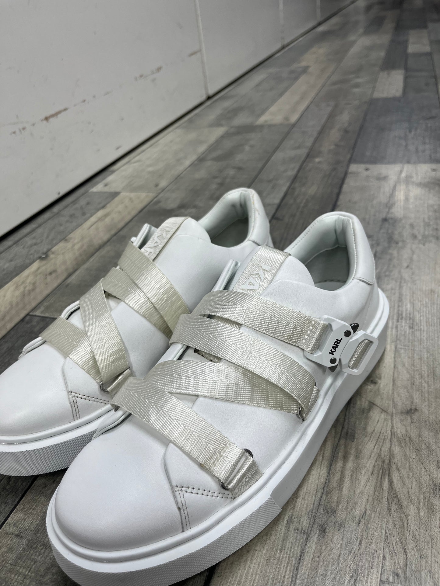 Karl Maxi Kup White