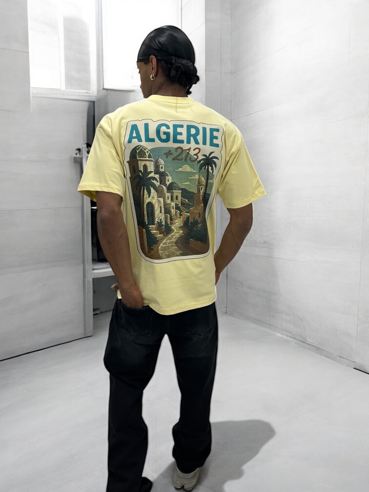 T-shirt “ALGERIE +213” – Visuel Vintage Palais & Palmiers (Jaune)