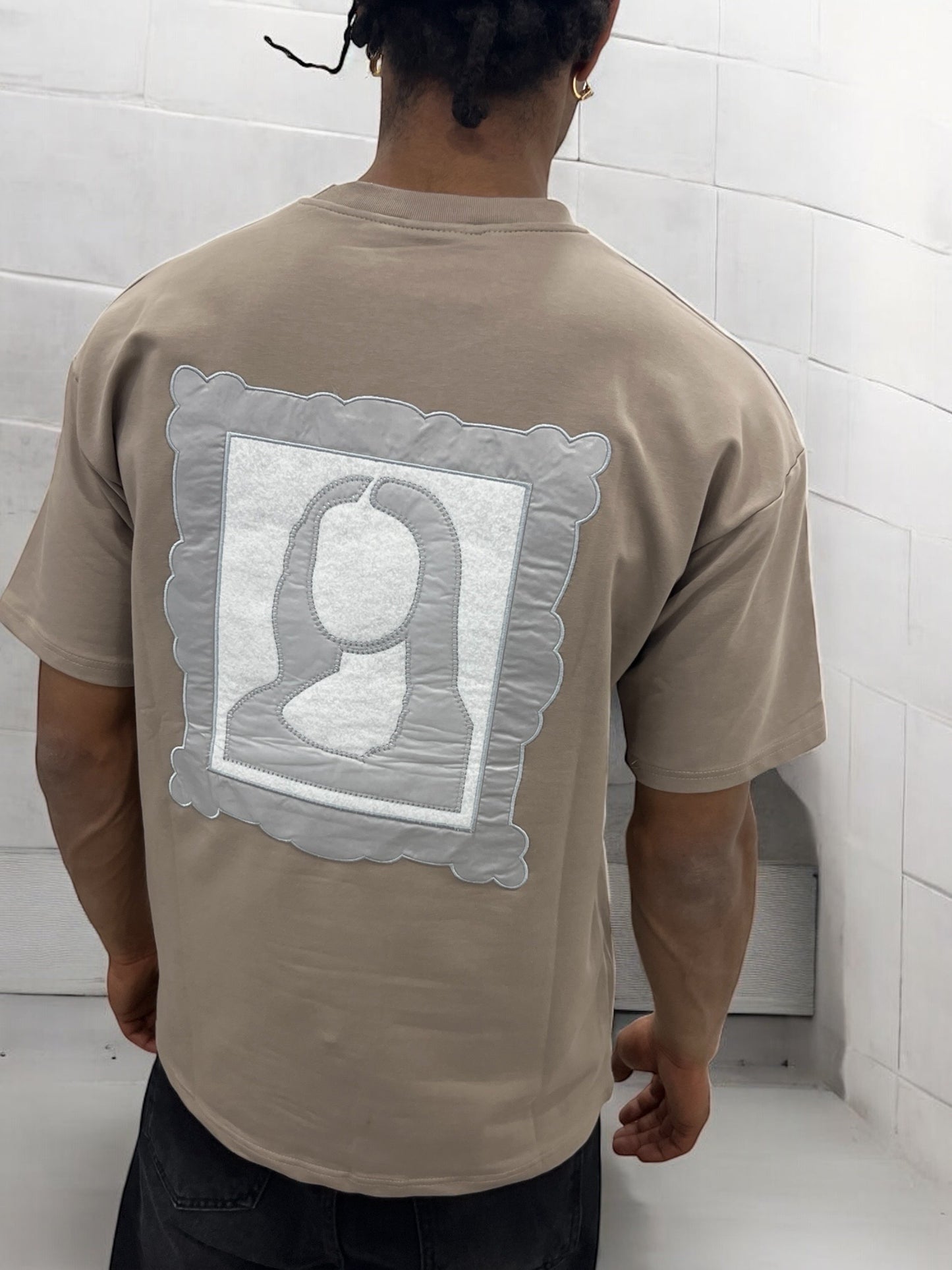 T-shirt Art Class – Mona Stylisée (Taupe)