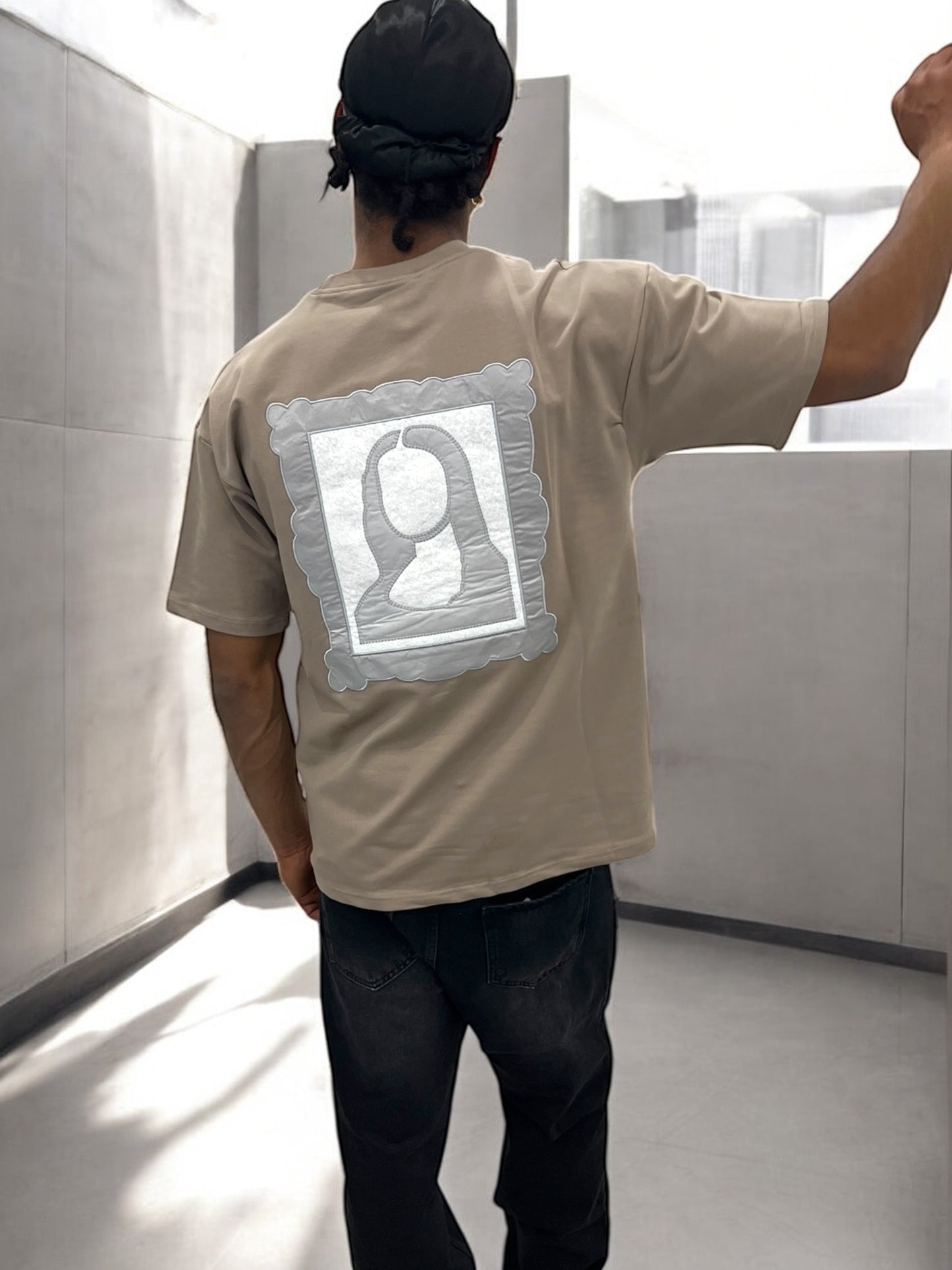 T-shirt Art Class – Mona Stylisée (Taupe)