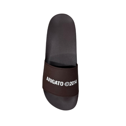 Axel Arigato
claquettes à logo imprimé Marron