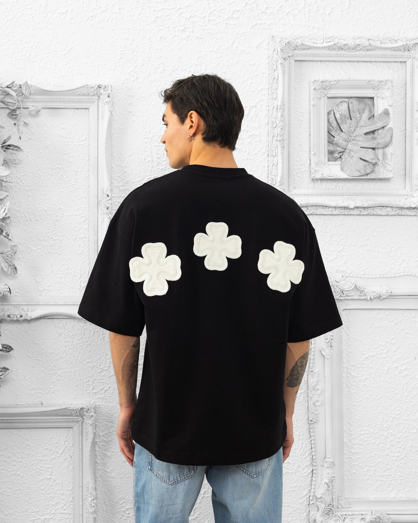 T-shirt Oversize Trèfles Brodés – Noir