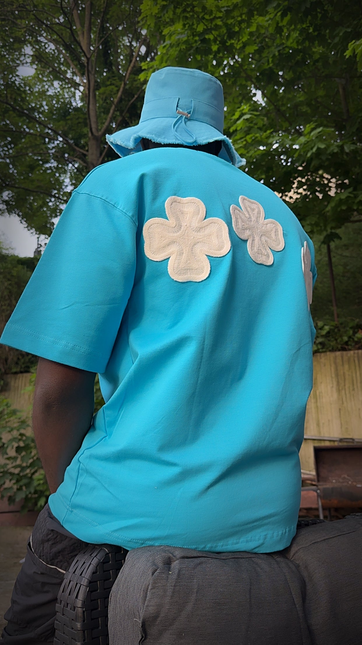 T-shirt Oversize Trèfles Brodés – Bleu Ciel