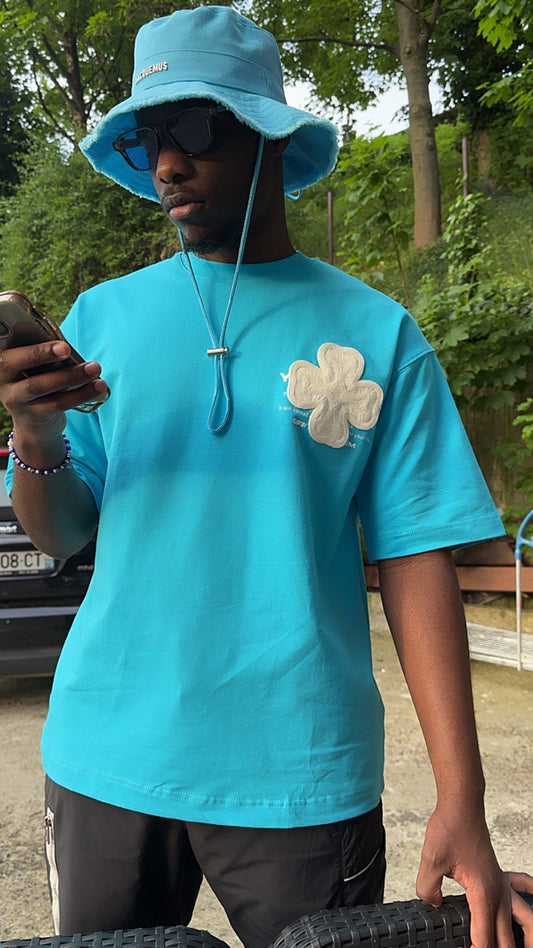 T-shirt Oversize Trèfles Brodés – Bleu Ciel
