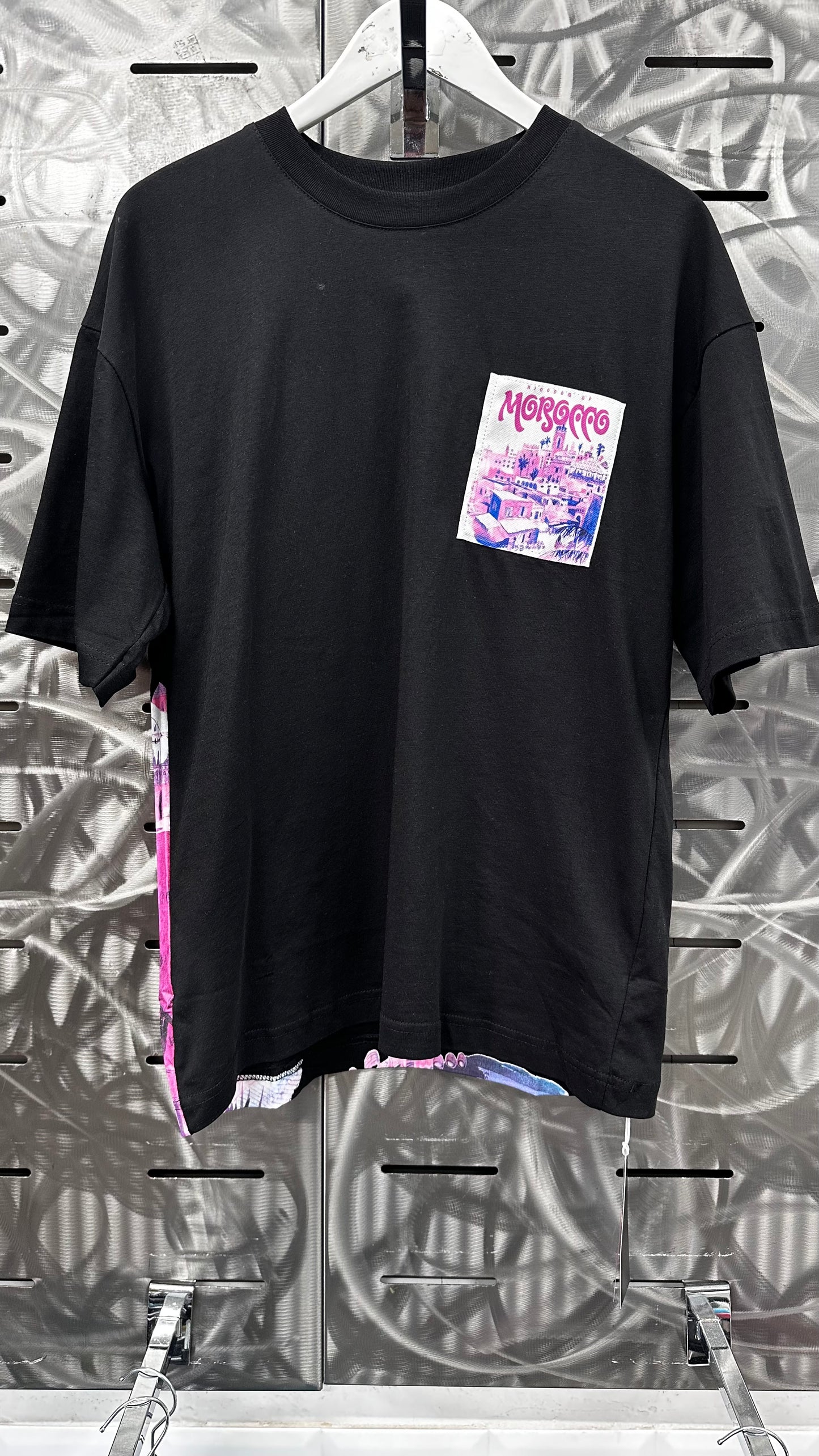 T-shirt "Kingdom of Morocco" – Noir Visuel Rose