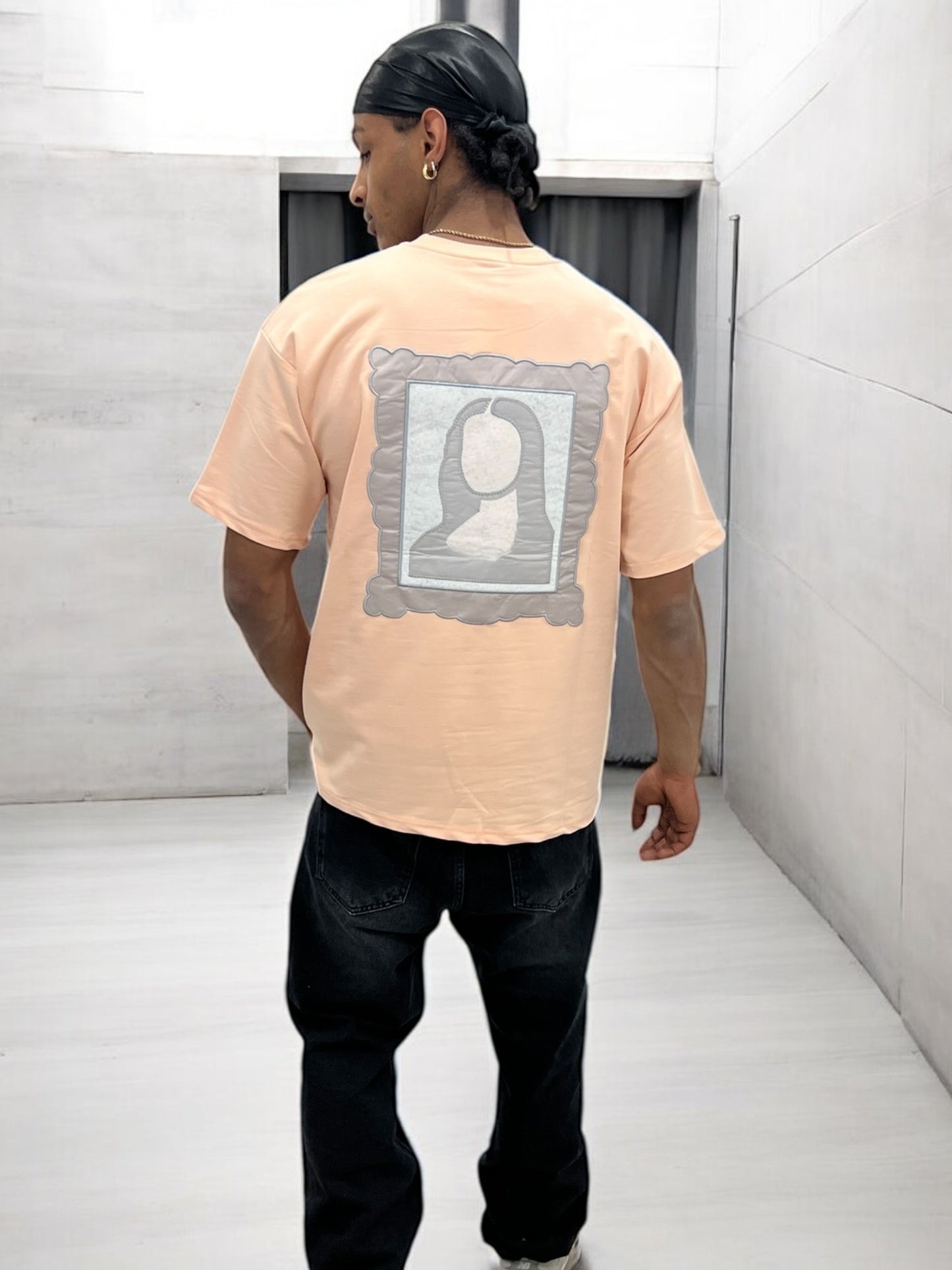 T-shirt Art Class – Mona Stylisée (Pêche)