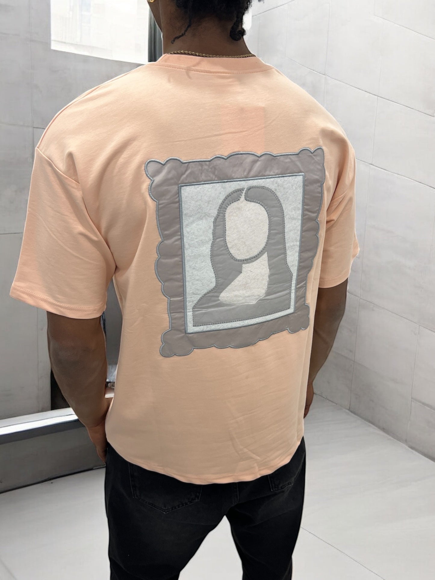 T-shirt Art Class – Mona Stylisée (Pêche)