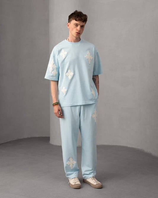Ensemble Oversize Brodé – Patch Croix Blanches (Bleu Ciel)