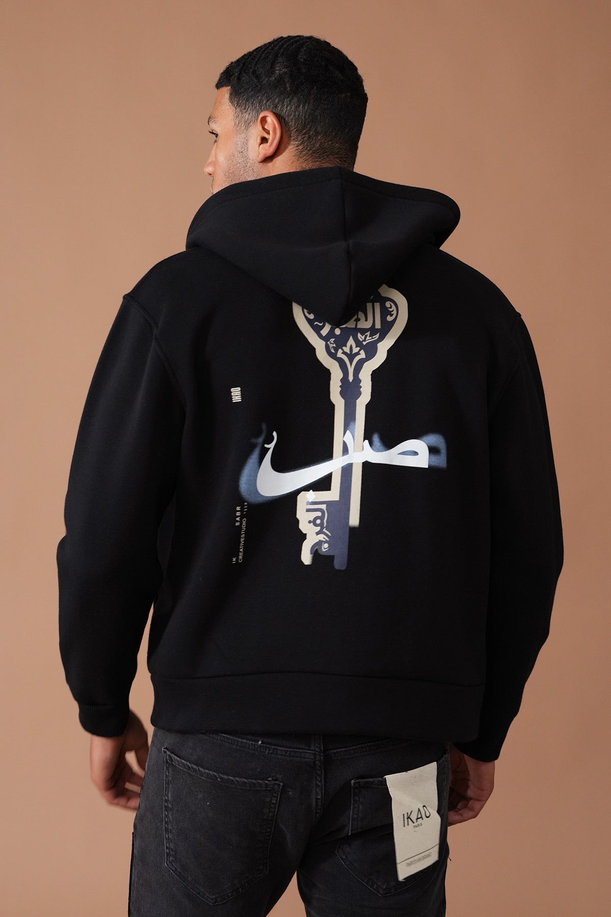 Hoodie Zippé “Key Calligraphie” — Unisexe (Noir / Écru)