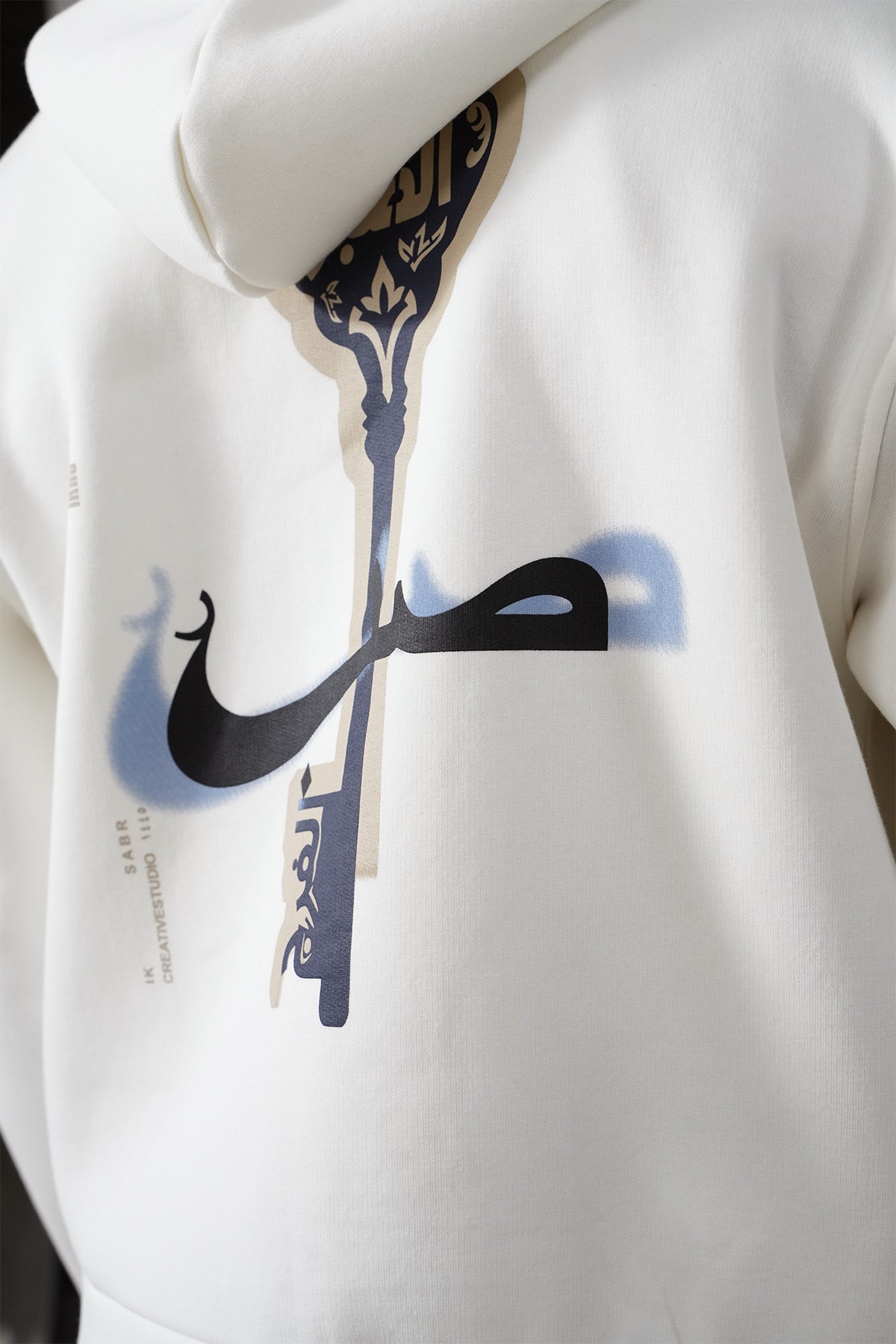 Hoodie Zippé “Key Calligraphie” — Unisexe (Noir / Écru)
